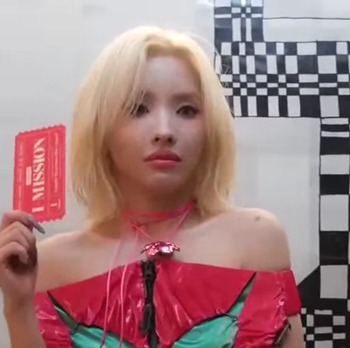 😣 Стикер «Soyeon 2 (G)I-DLE» для Telegram