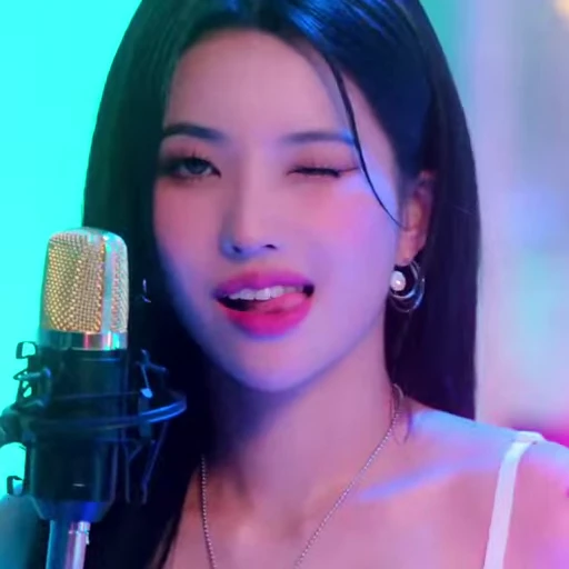 😜 Стикер «Soyeon 2 (G)I-DLE» для Telegram