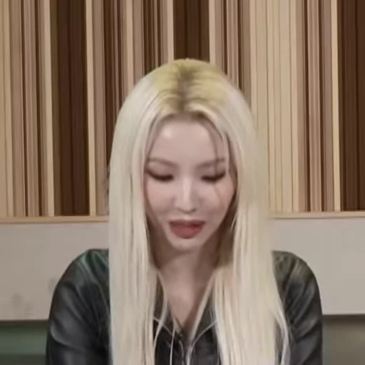 😁 Стикер «Soyeon 2 (G)I-DLE» для Telegram