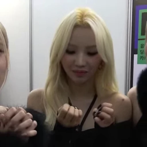 😺 Стикер «Soyeon 2 (G)I-DLE» для Telegram