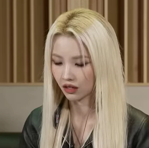 😵 Стикер «Soyeon 2 (G)I-DLE» для Telegram