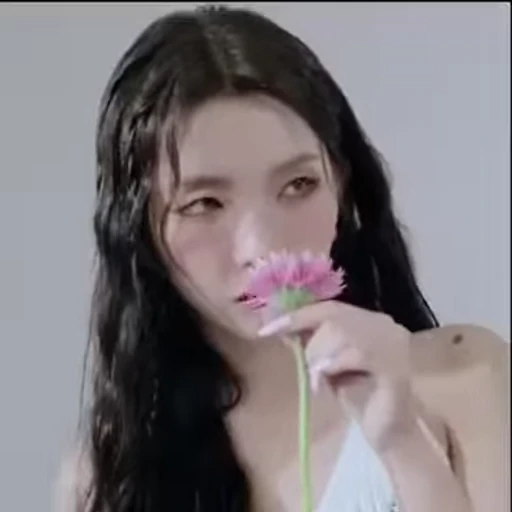🌸 Стикер «Soyeon 4 (G)I-DLE» для Telegram