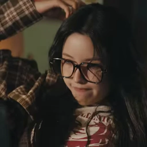 🥴 Стикер «Soyeon 4 (G)I-DLE» для Telegram