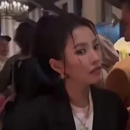 😦 Стикер «Soyeon 4 (G)I-DLE» для Telegram