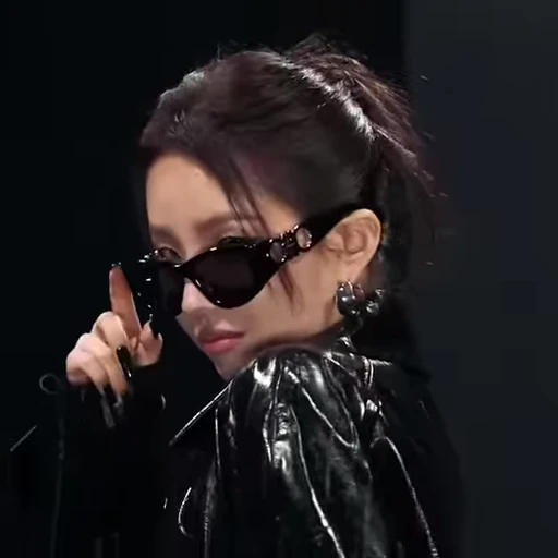 🕶 Стикер «Soyeon 4 (G)I-DLE» для Telegram