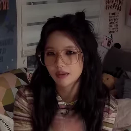 🤓 Стикер «Soyeon 4 (G)I-DLE» для Telegram