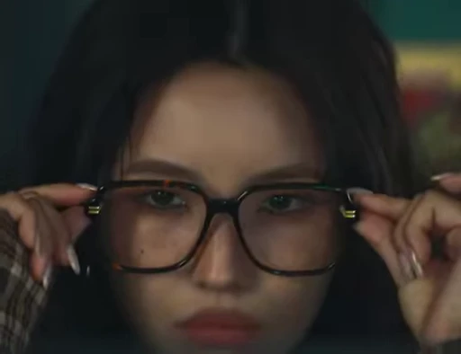 🤓 Стикер «Soyeon 4 (G)I-DLE» для Telegram
