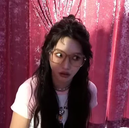 🤓 Стикер «Soyeon 4 (G)I-DLE» для Telegram