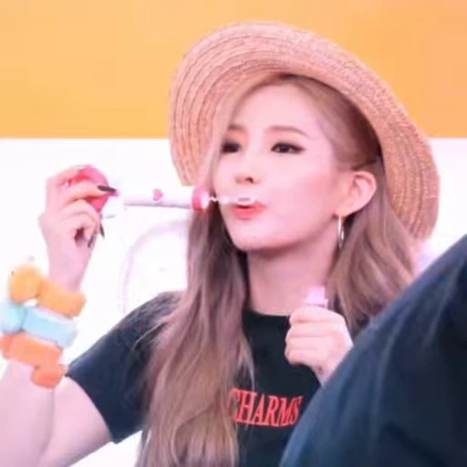 🥵 Стикер «SOYEON» для Telegram