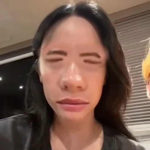 😶 Стикер «Billie Eilish» для Telegram
