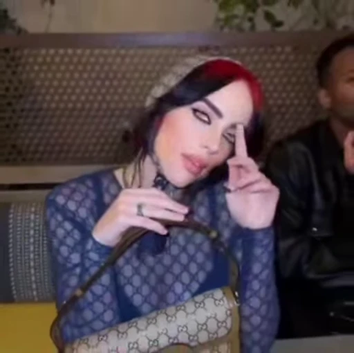 💅 Стикер «Billie Eilish» для Telegram