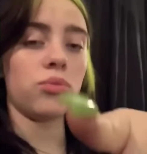 💞 Стикер «Billie Eilish» для Telegram