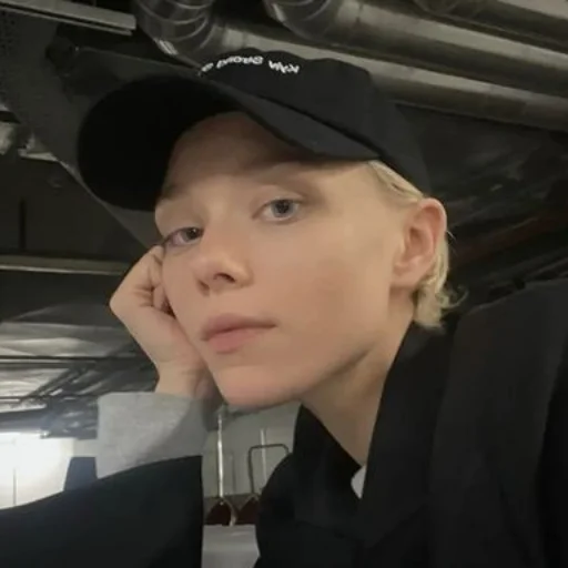 🧢 Стикер «Shin Hati» для Telegram