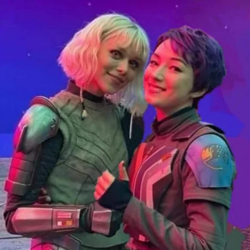 👩‍❤️‍👩 Стикер «Shin Hati» для Telegram