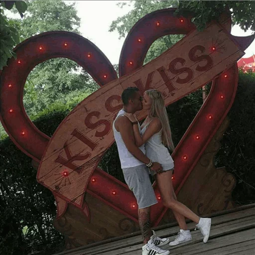 💋 Стикер «Love pack 8» для Telegram