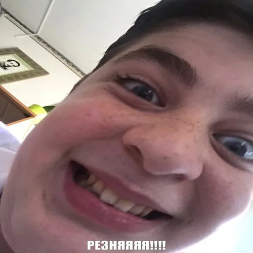 😬 Стикер «RovaStickc» для Telegram