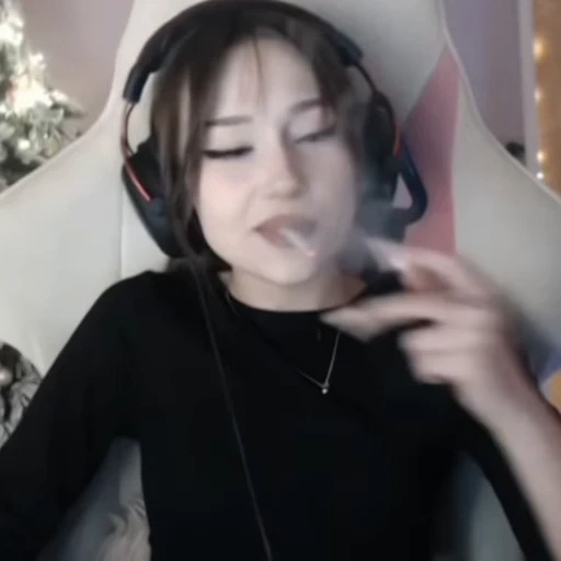 🚬 Стикер «Girls Девушки» для Telegram