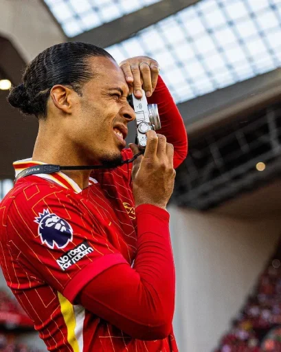 🤩 Стикер «Liverpool one love» для Telegram