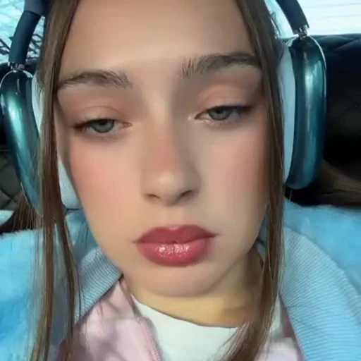 😐 Стикер «Maybe Baby» для Telegram