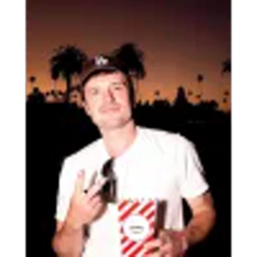 🤩 Эмодзи «Josh Hutcherson» для Telegram