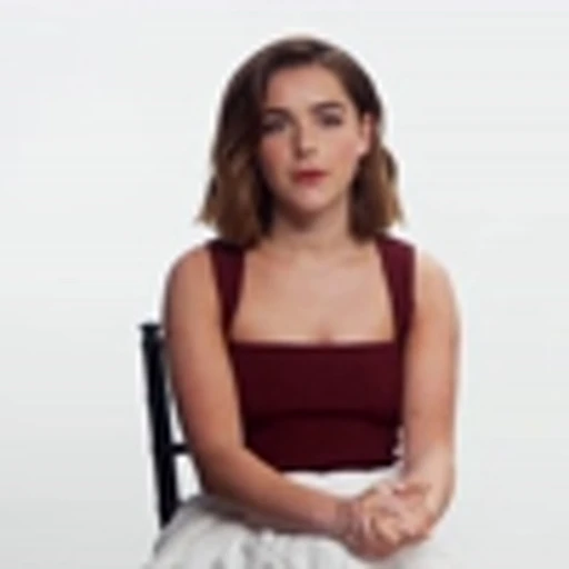🤩 Эмодзи «Kiernan Shipka» для Telegram