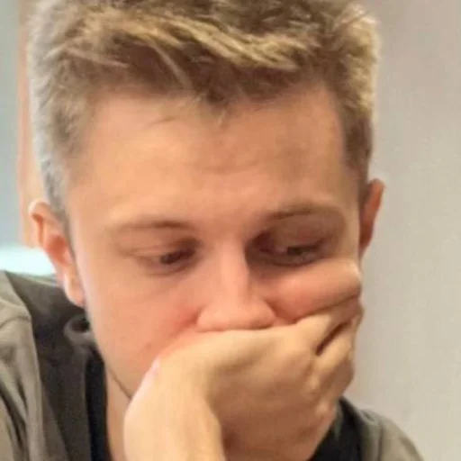 😒 Стикер «Stint» для Telegram