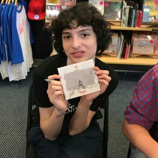 😐 Стикер «Stranger Things 4» для Telegram
