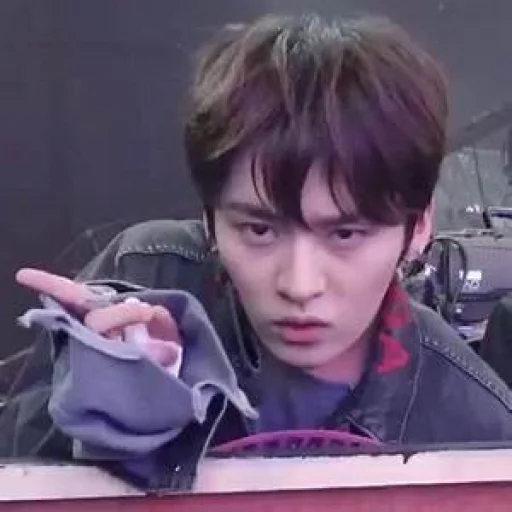 🤨 Стикер «stan straykids» для Telegram