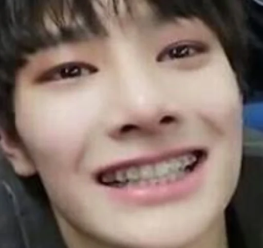 😬 Стикер «stan straykids» для Telegram