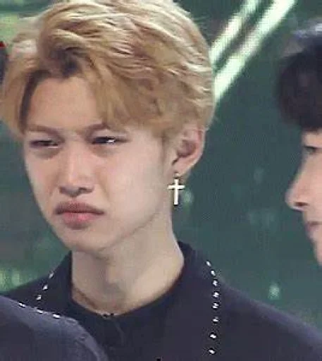 😭 Стикер «stan straykids» для Telegram