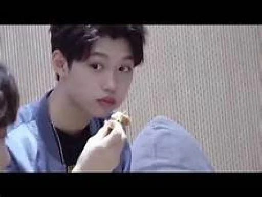 😳 Стикер «stan straykids» для Telegram