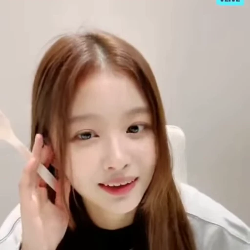 🌟 Стикер «minju izone» для Telegram