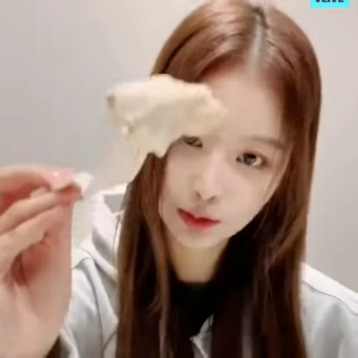 🌟 Стикер «minju izone» для Telegram