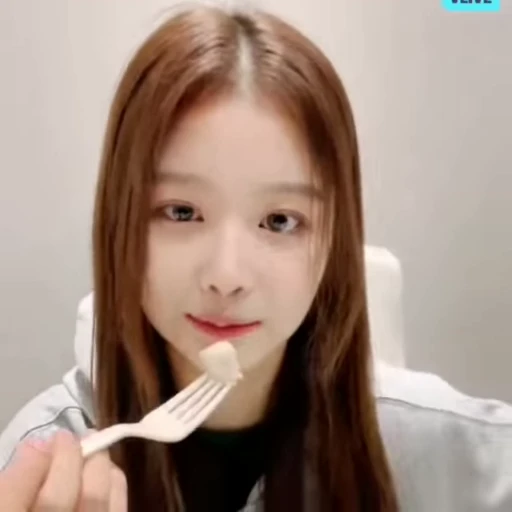 🌟 Стикер «minju izone» для Telegram