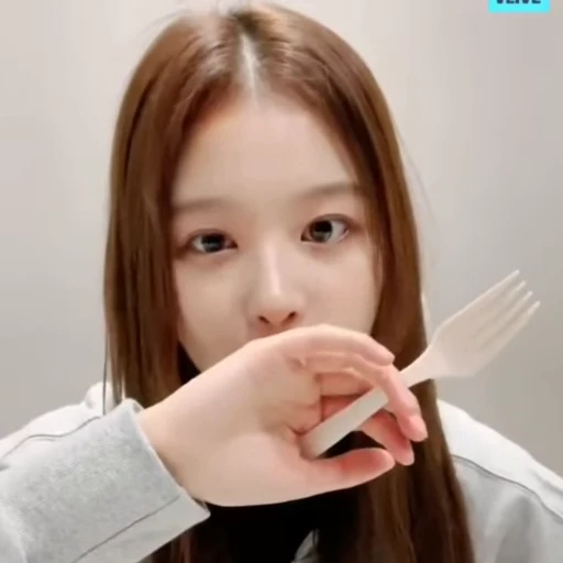 🌟 Стикер «minju izone» для Telegram