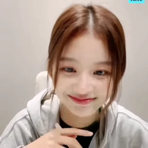 🌟 Стикер «minju izone» для Telegram