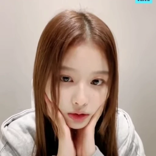 🌟 Стикер «minju izone» для Telegram