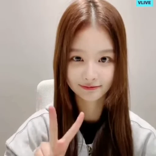 🌟 Стикер «minju izone» для Telegram