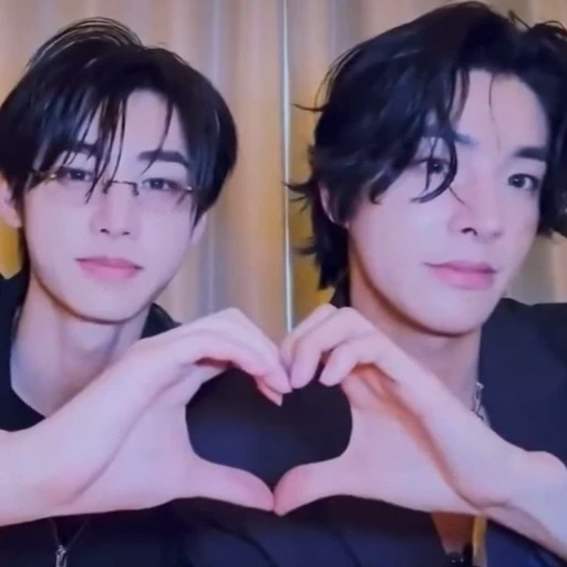🤩 Стикер «Sunghoon» для Telegram