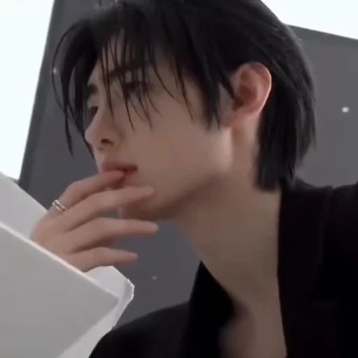🌟 Стикер «Sunghoon» для Telegram