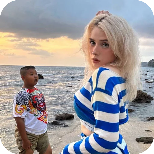 🏖 Стикер «Sveta Sollar» для Telegram