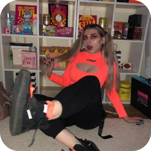 👟 Стикер «Sveta Sollar» для Telegram