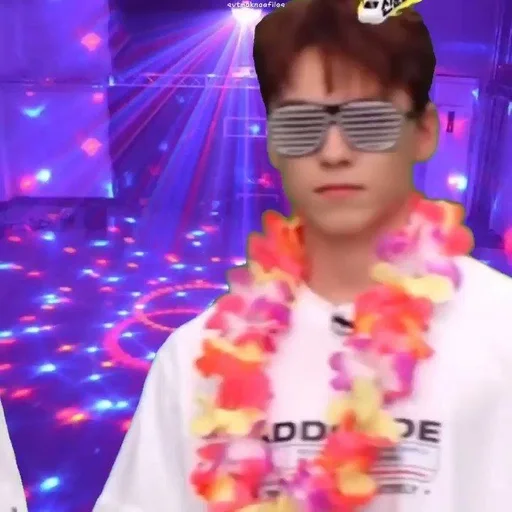 😎 Стикер «kpop memes» для Telegram