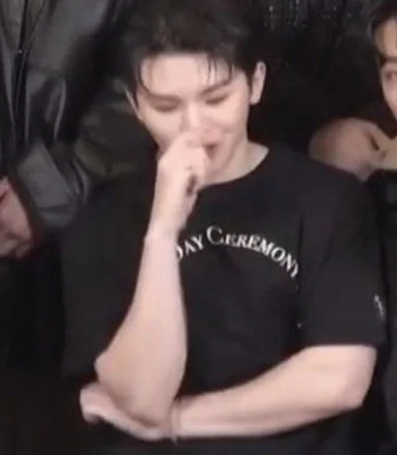 🤔 Стикер «kpop memes» для Telegram