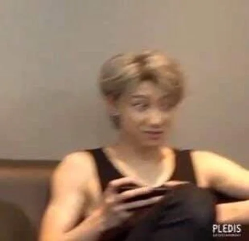 😳 Стикер «kpop memes» для Telegram