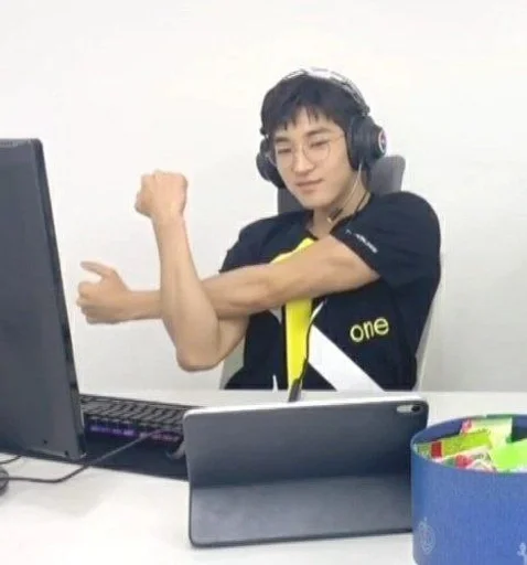 😡 Стикер «kpop memes» для Telegram