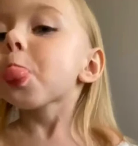 😜 Стикер «𝐀𝐥𝐢𝐧𝐚'𝐜💋» для Telegram