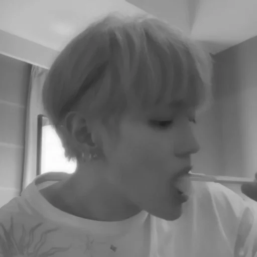 🐈‍⬛ Стикер «Lee taeyoung» для Telegram
