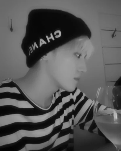 🐈‍⬛ Стикер «Lee taeyoung» для Telegram
