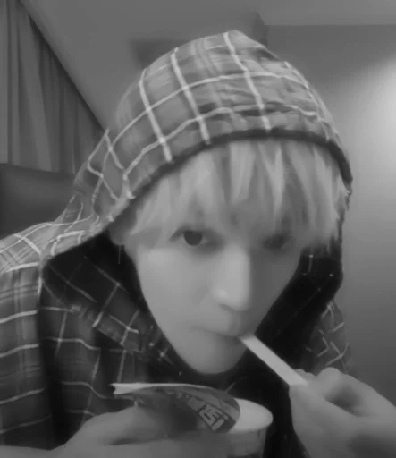 🐈‍⬛ Стикер «Lee taeyoung» для Telegram